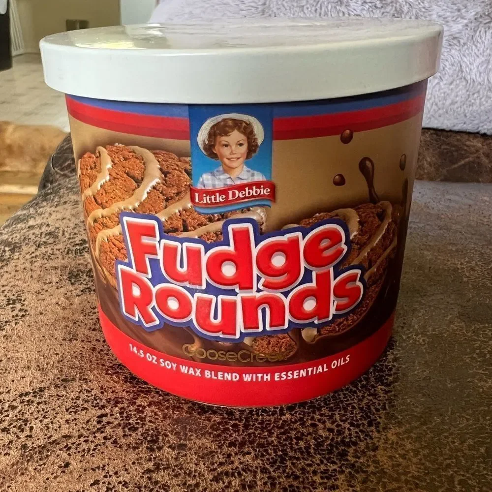 Goose Creek Limited Edition Little Debbie 3 Wick Candle Fudge Rounds 14.5oz